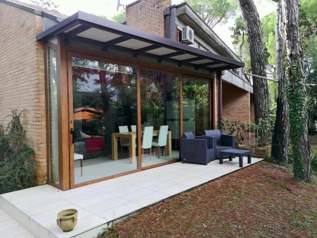 Villa A Schiera Raffinata Con Giardino Lignano Sabbiadoro Buitenkant foto